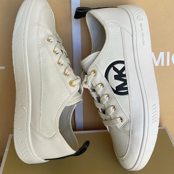 MICHAEL KORS SHEA LACE UP
FAUX LEATHER
49R4SHFS1L
Fashion Sneakers - Picture 11 of 16